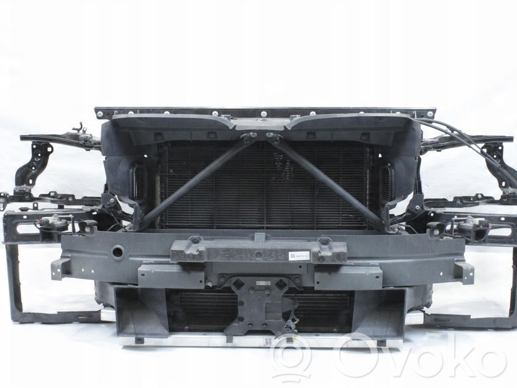 BMW XM Radiatorių panelė 