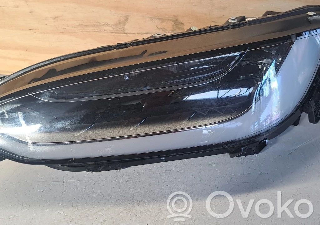Tesla Model X Phare frontale 