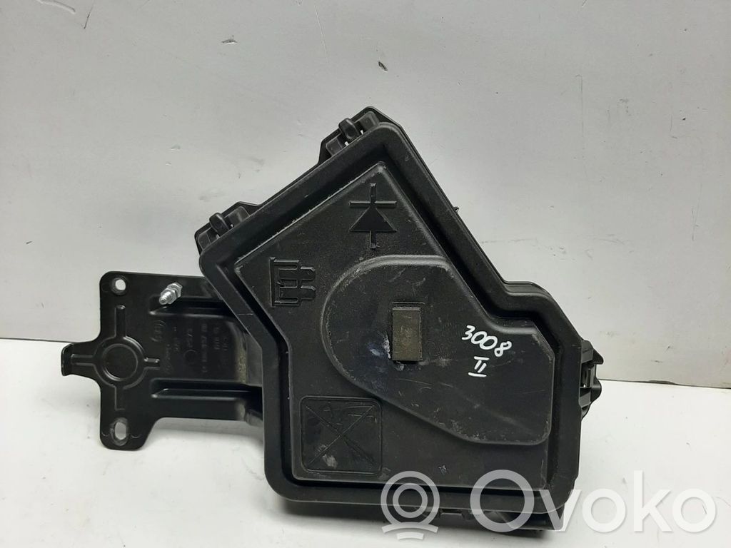 Peugeot Expert Fuse box cover 