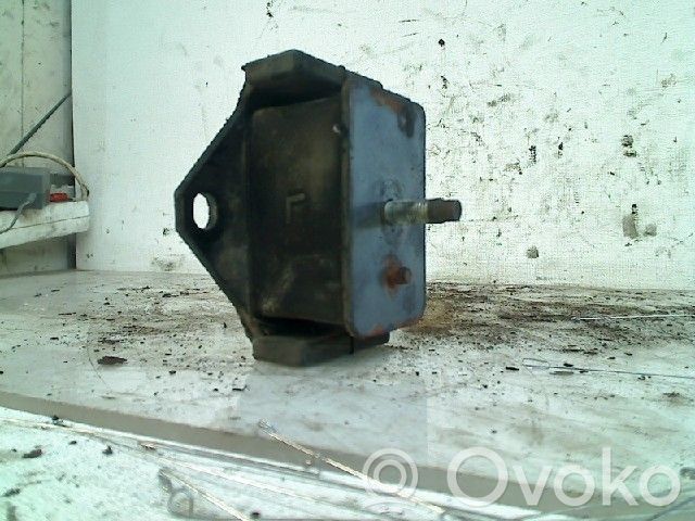 Mitsubishi L400, Space Gear Wspornik / Mocowanie silnika 