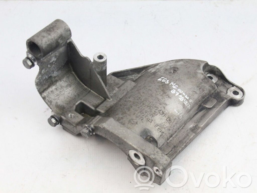 Ohjaustehostimen pumpun kannake   7835431
