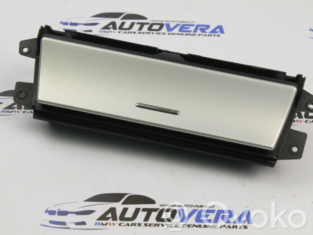 Ashtray (front)   8402967