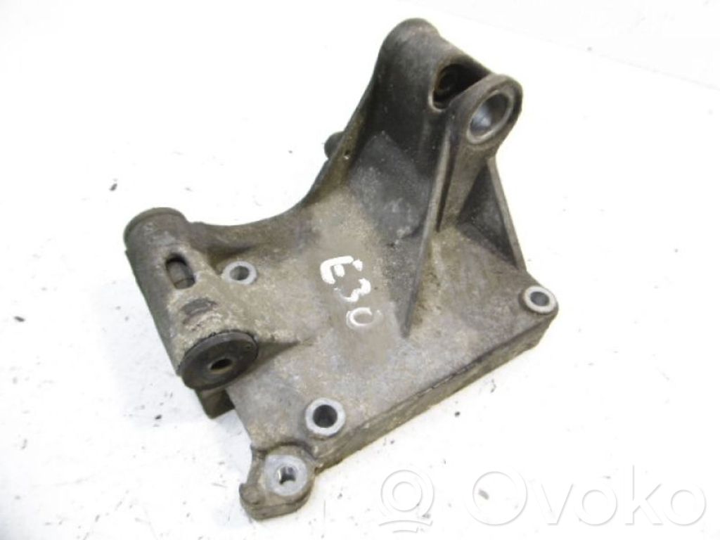 BMW 3 E30 Engine mounting bracket 