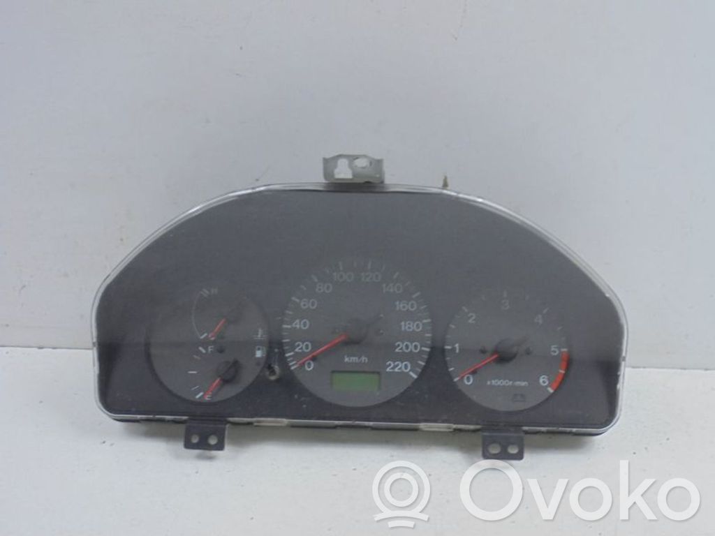Mazda 323 Spidometrs (instrumentu panelī) 