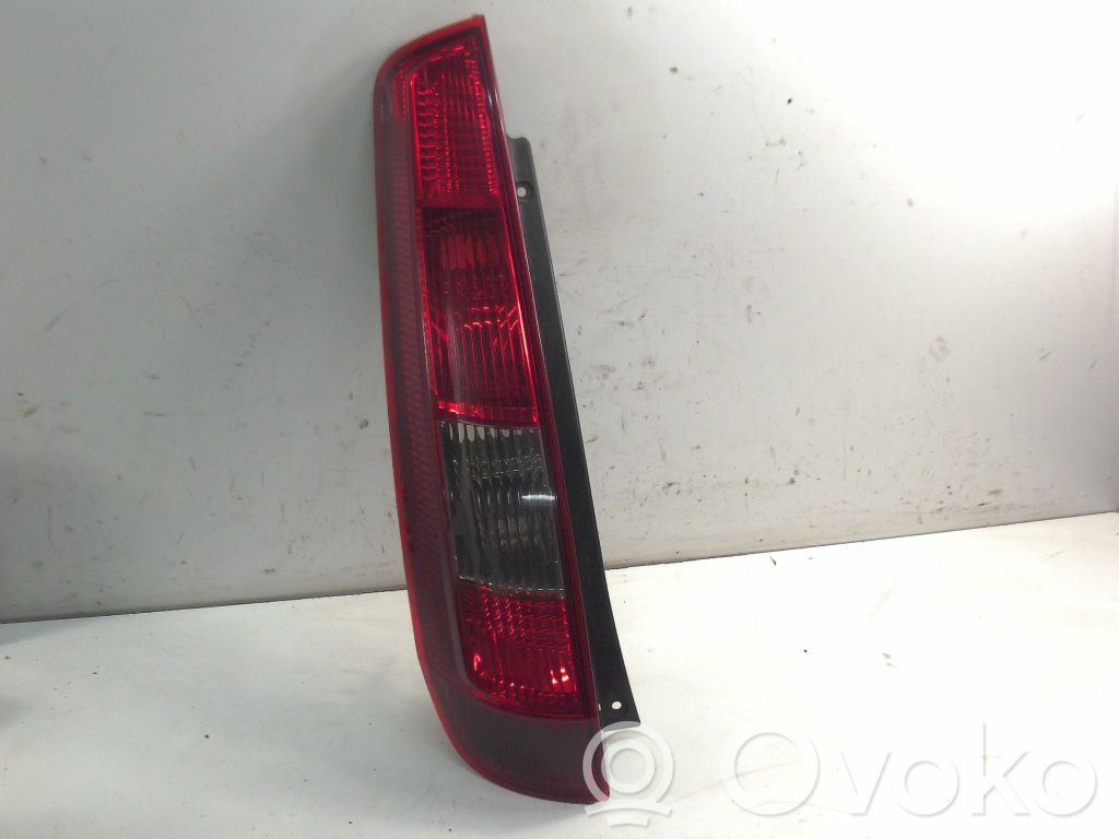 Ford Fiesta Aizmugurējais lukturis virsbūvē 