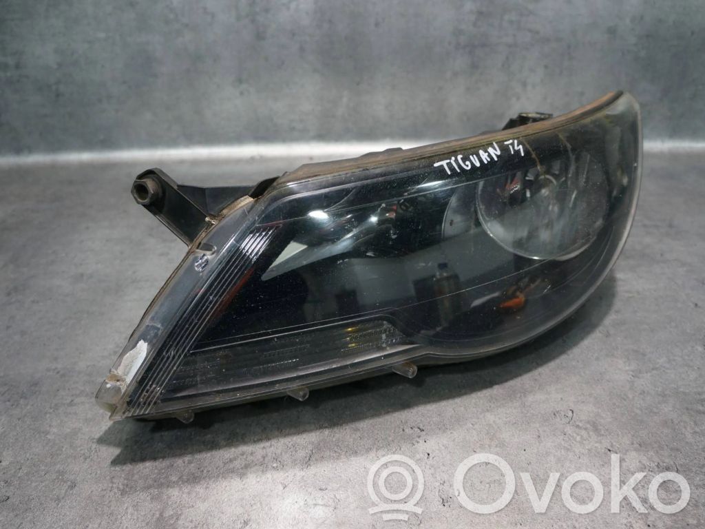Volkswagen Tiguan Lampa przednia 