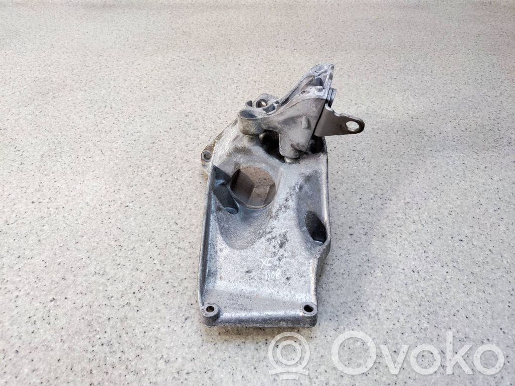 Engine mounting bracket   31460810