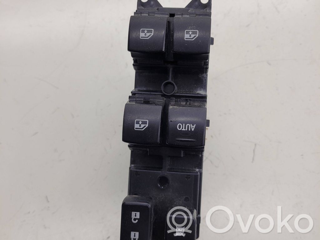 Mitsubishi Outlander Electric window control switch 