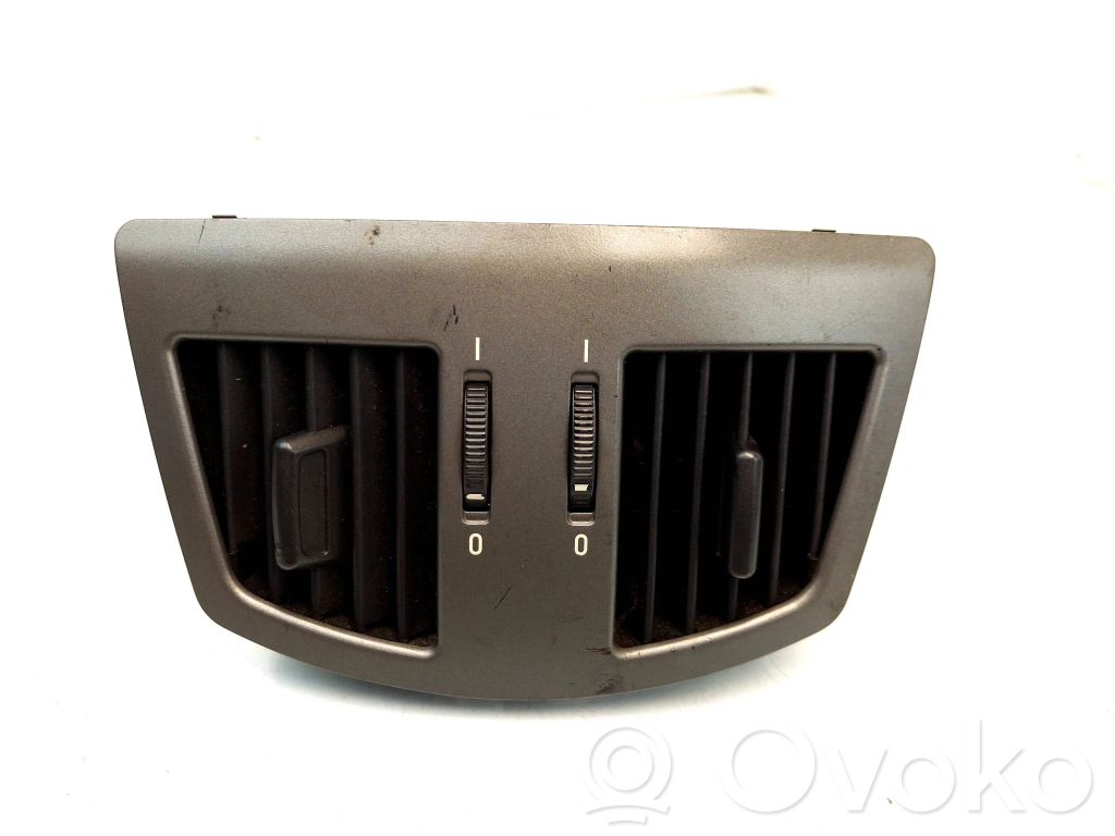 BMW 7 E65 E66 Oro grotelės gale 