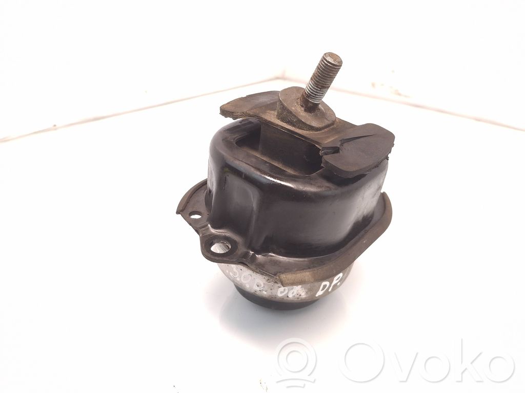BMW X5 E70 Engine mount bracket 