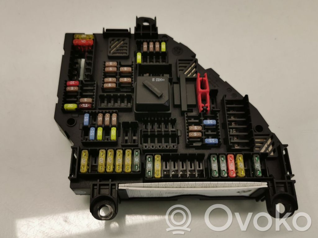 BMW X4 F26 Ramka / Moduł bezpieczników 