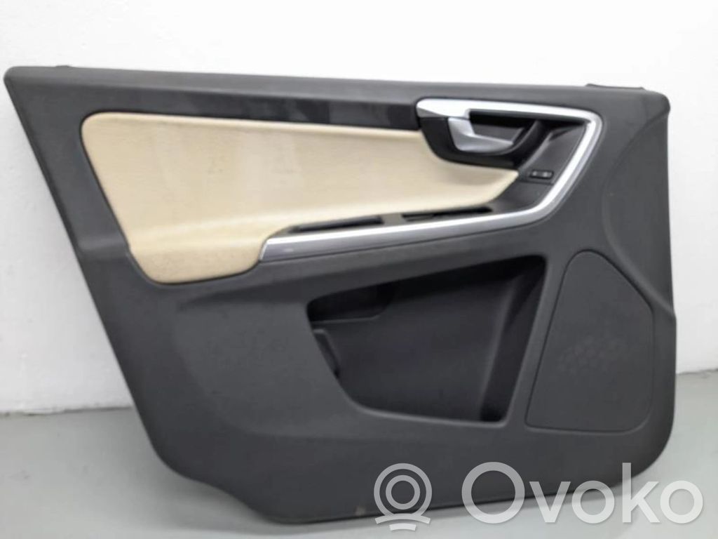 Volvo XC60 Verkleidung Tür vorne 