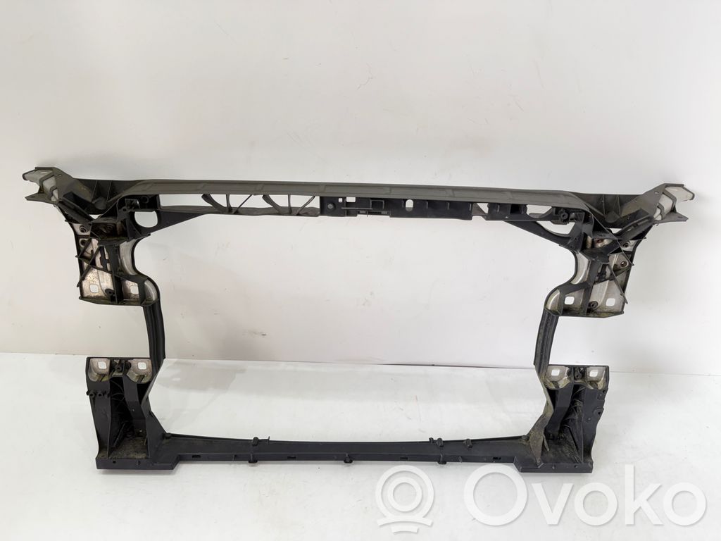 Audi A4 S4 B9 Radiatorių panelė 