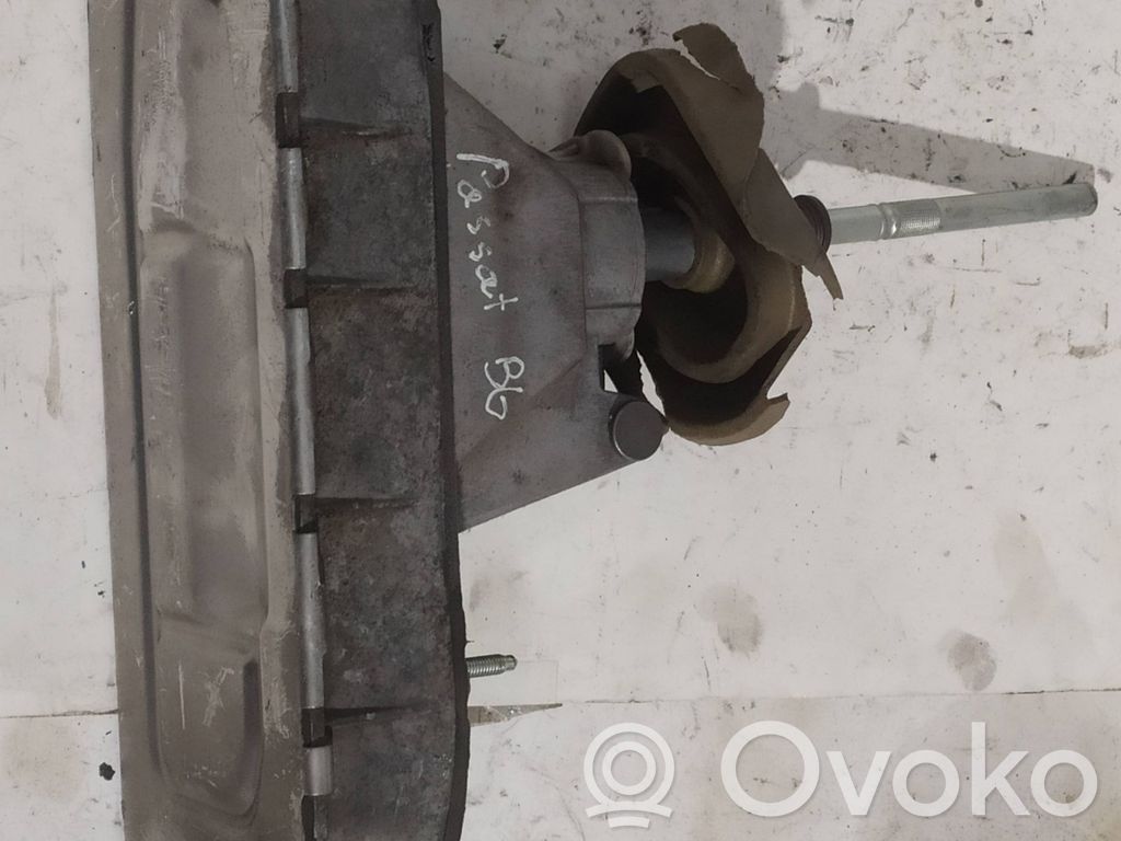 Volkswagen PASSAT B6 Lewarek zmiany biegów / górny 