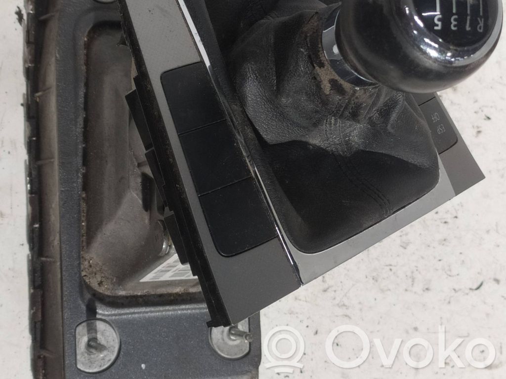 Volkswagen PASSAT B6 Lewarek zmiany biegów / górny 