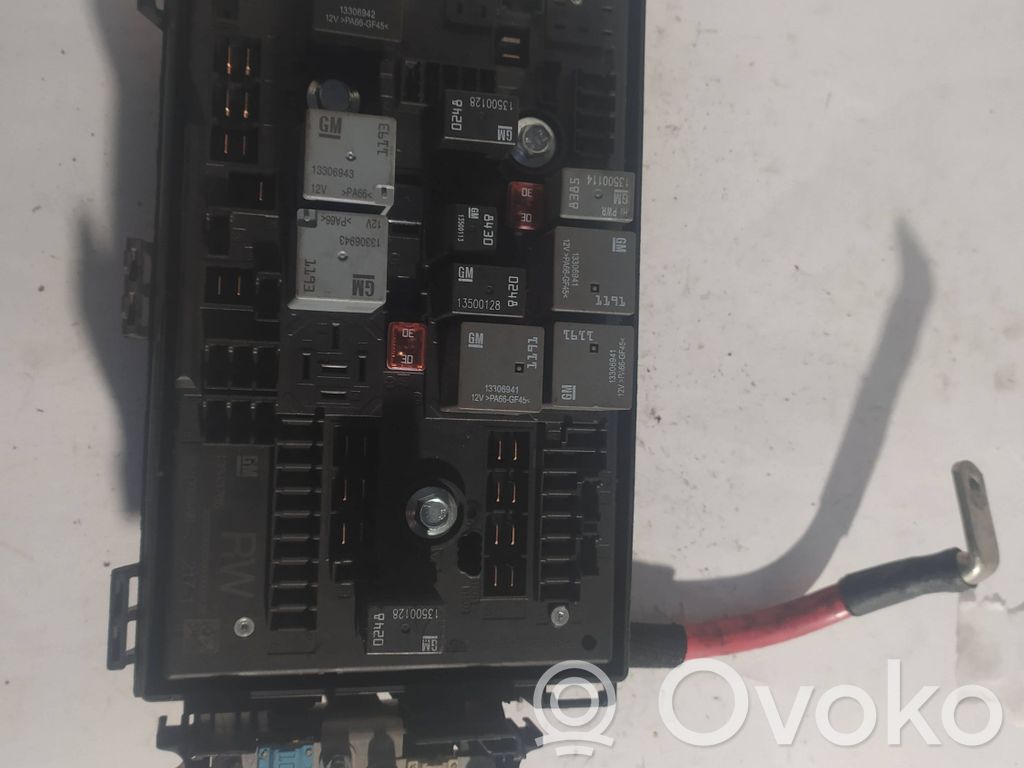 Opel Astra J Módulo de fusible 