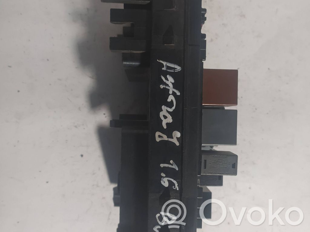 Opel Astra J Módulo de fusible 