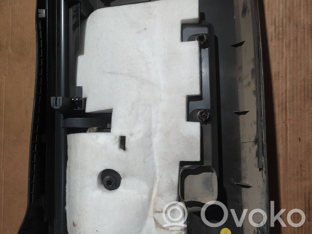 Audi Q7 4L Poszycie / Tapicerka tylnej klapy bagażnika 