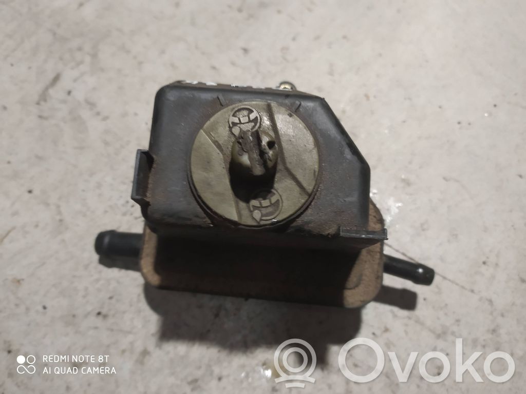 Ohjaustehostimen nestesäiliö   1J0422371C,1J0422371B,1J0422371D