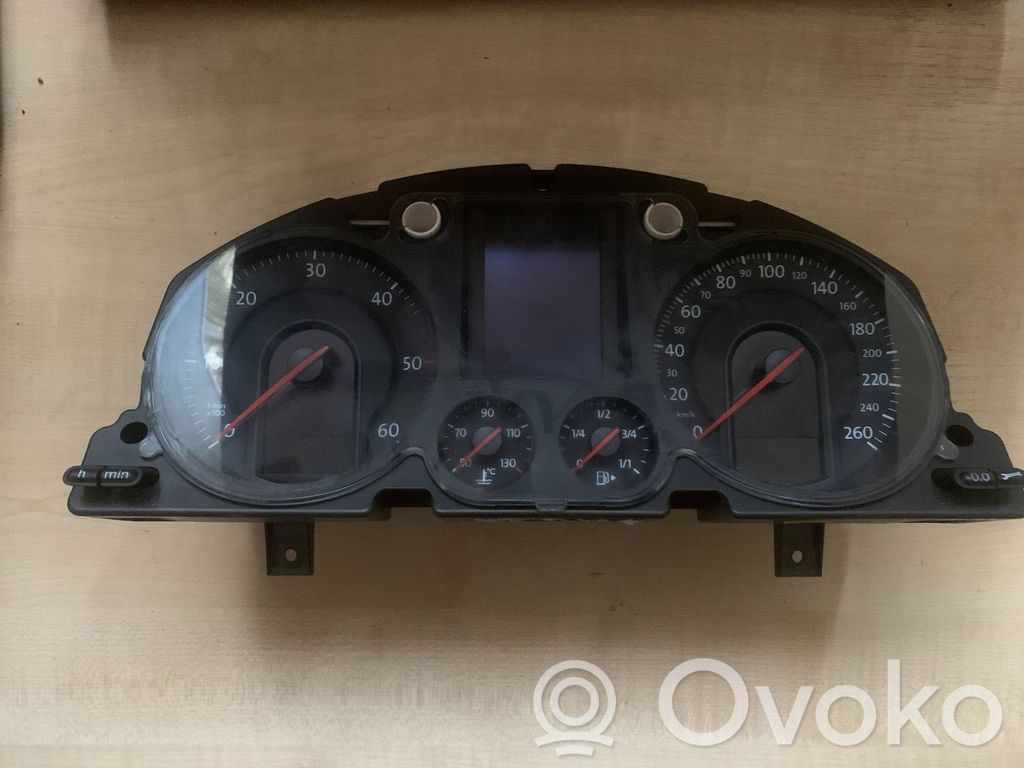 Volkswagen PASSAT B6 Licznik / Prędkościomierz 