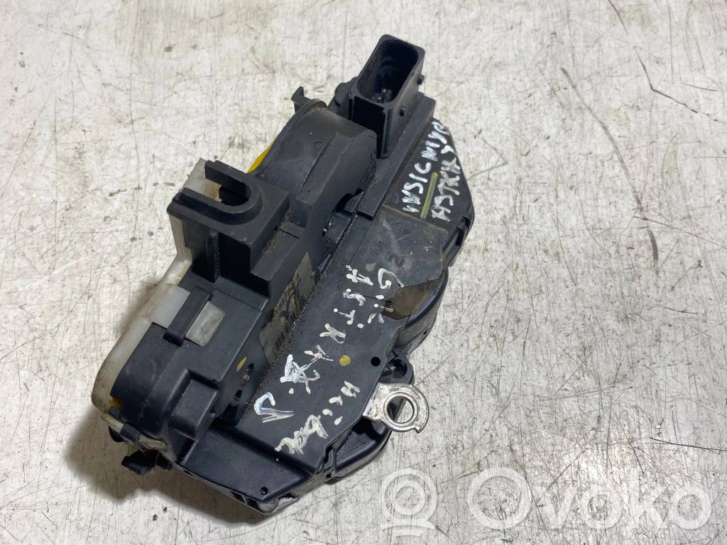 Opel Astra J Rear door lock 