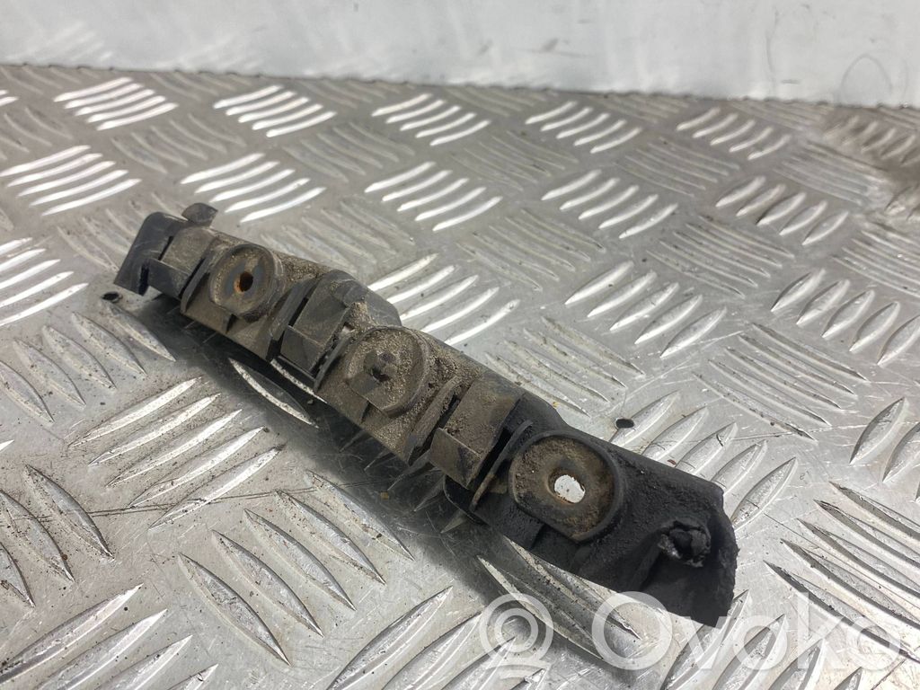 Front bumper mounting bracket   8P0807183A
