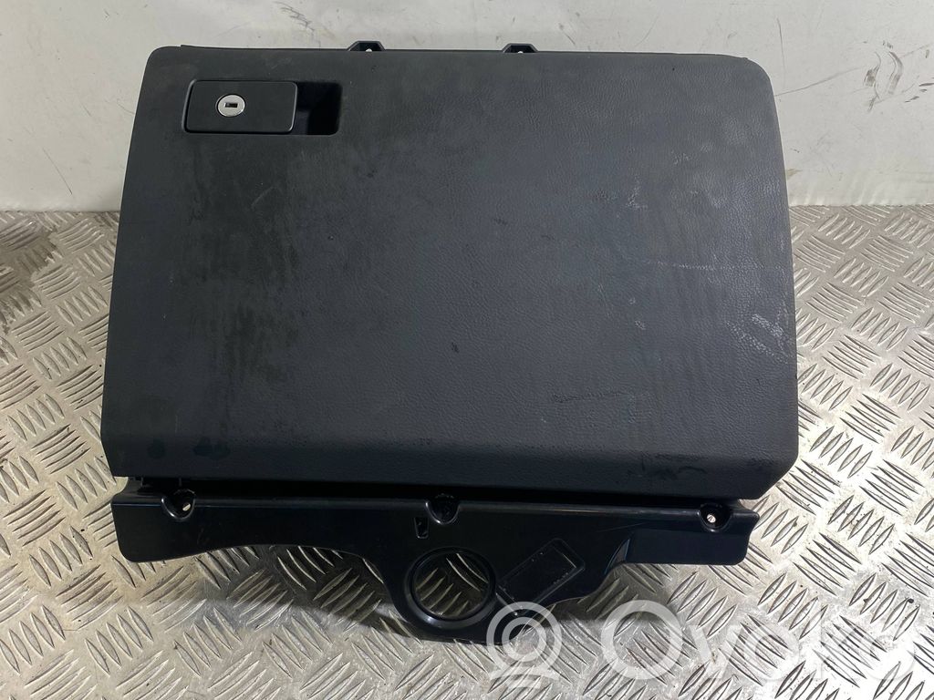 Volkswagen PASSAT B7 Handschuhfach 