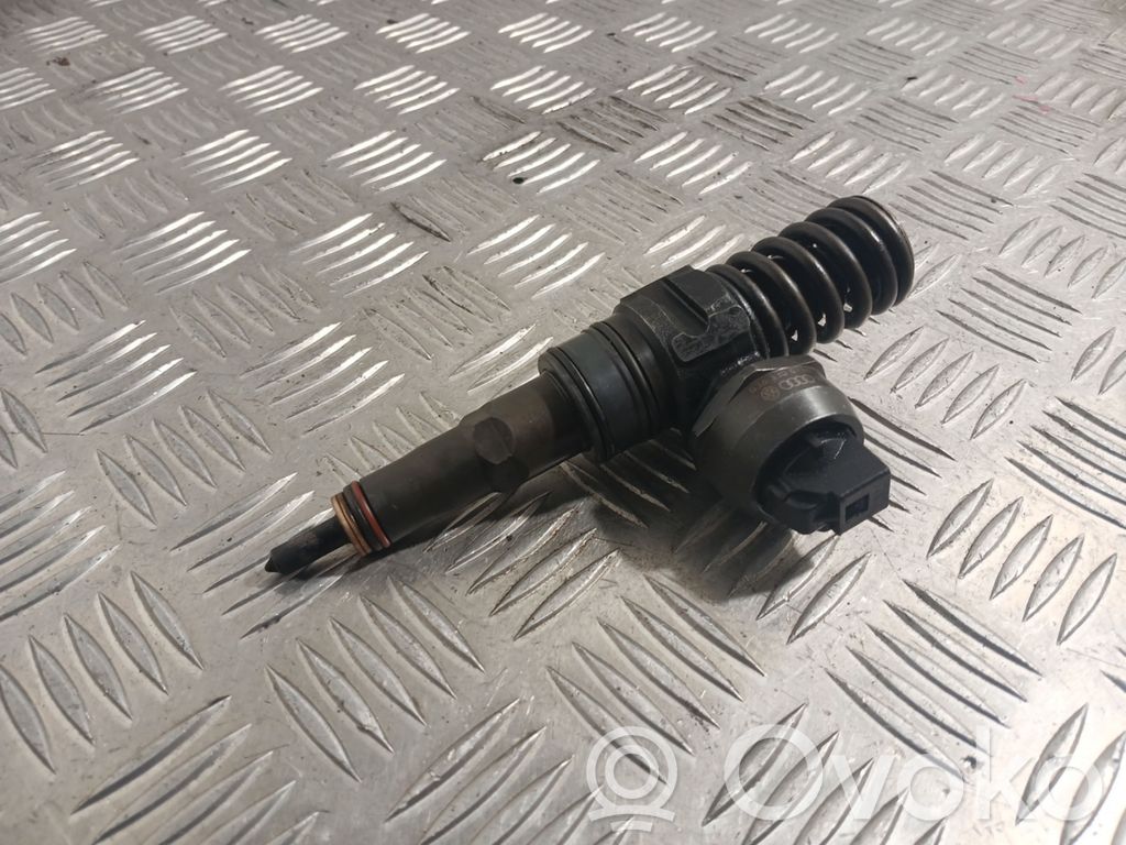 Volkswagen PASSAT B5.5 Wtryskiwacz paliwa 