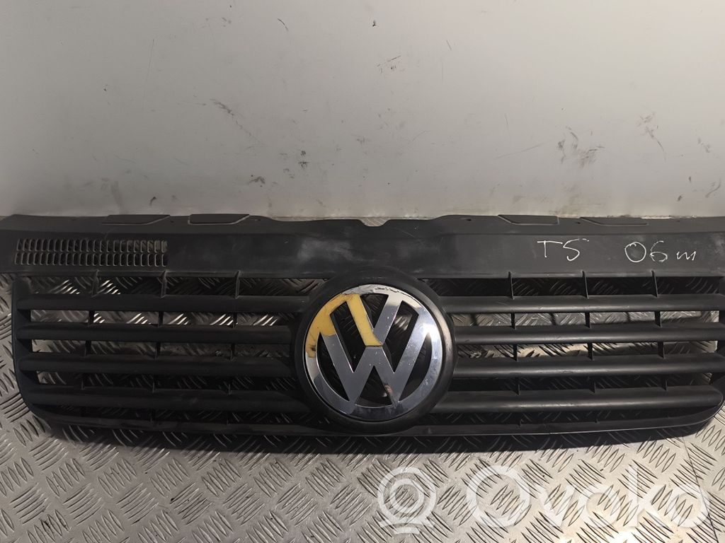 Volkswagen Transporter - Caravelle T5 Etupuskurin ylempi jäähdytinsäleikkö 