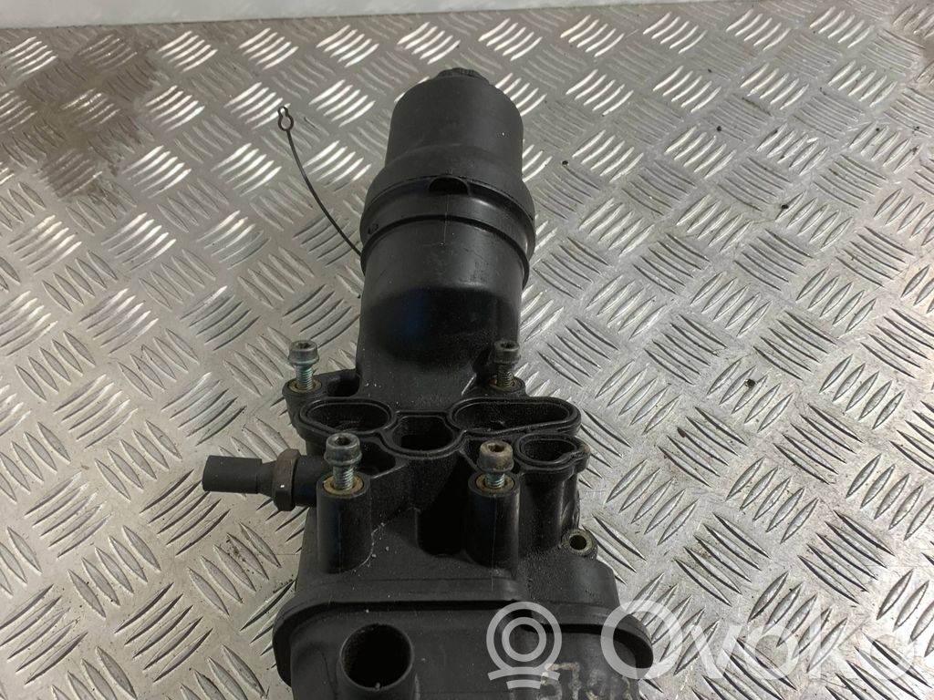 Audi A4 S4 B7 8E 8H Supporto di montaggio del filtro dell’olio 