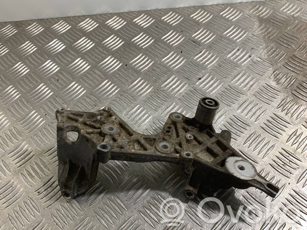 Fuel pump bracket   059130147P