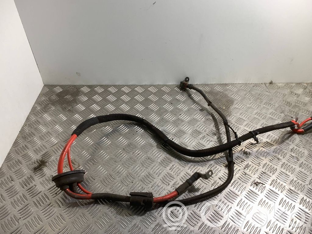Pluskaapeli (akku)   4M0971225AT