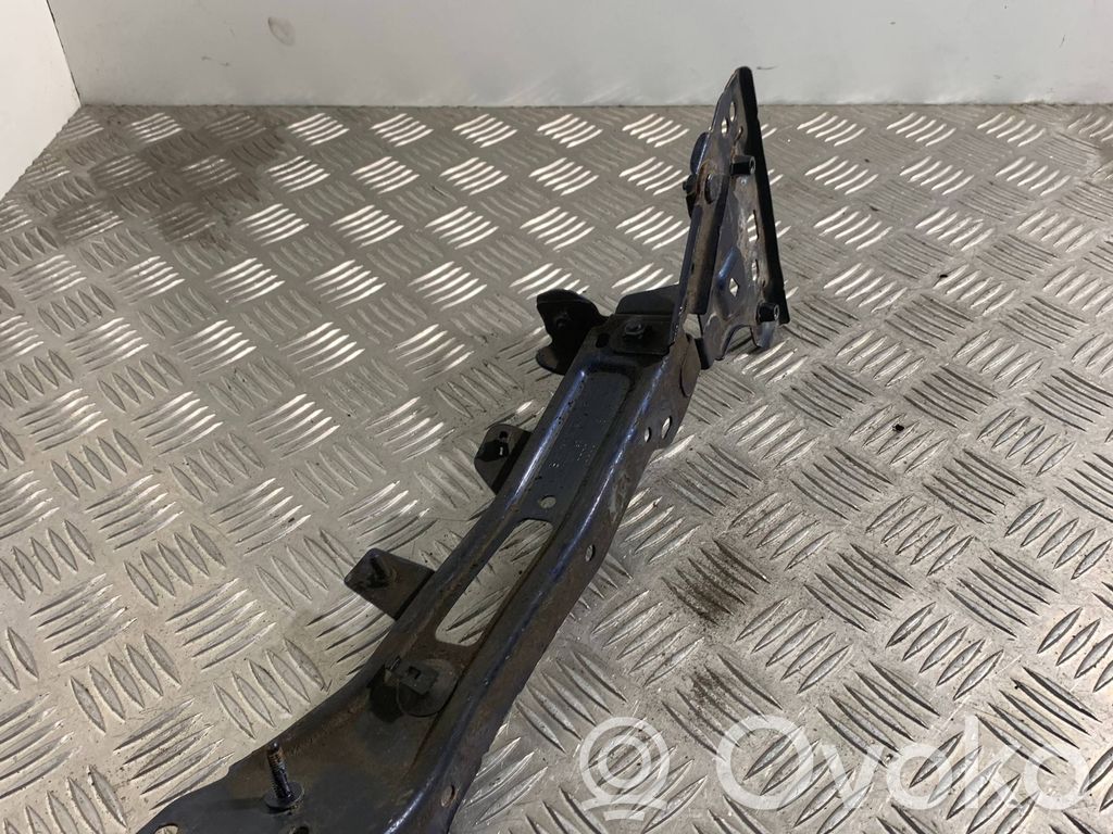 Audi A4 S4 B9 Uchwyt / Mocowanie błotnika przedniego 