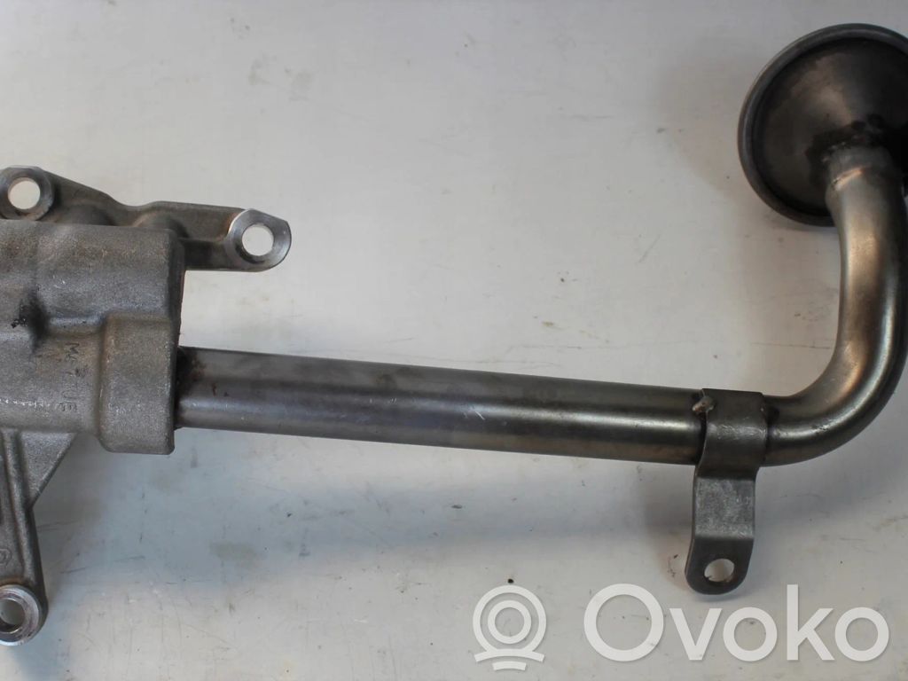 Oil pump   7792551