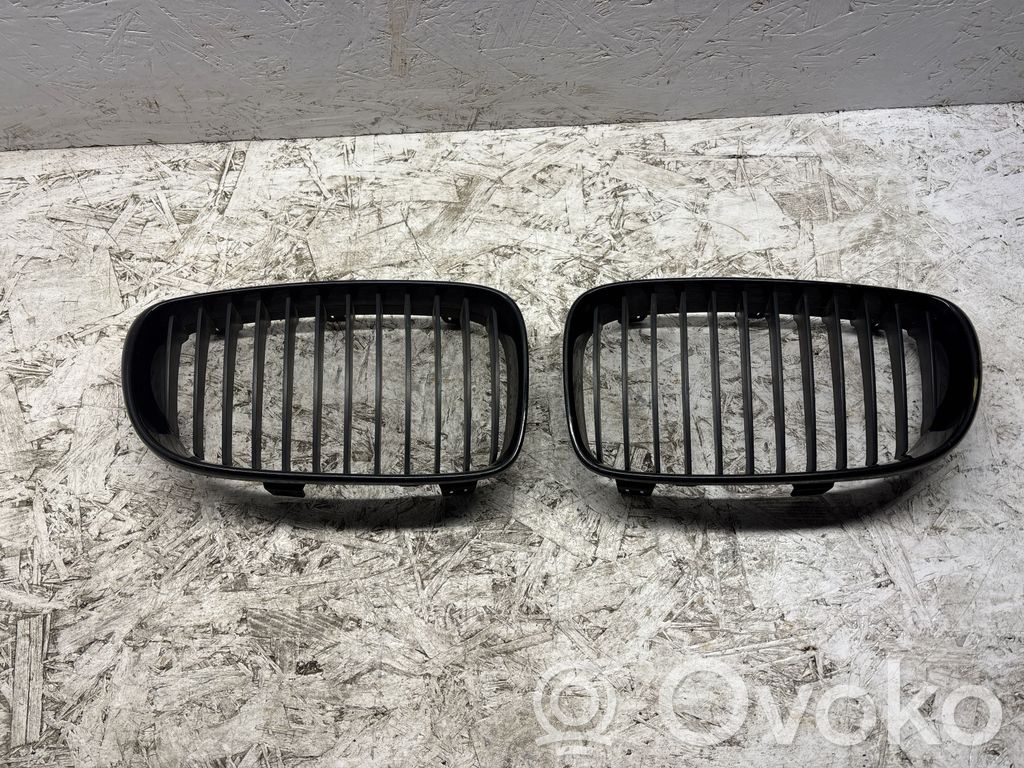 Front bumper upper radiator grill   7166440