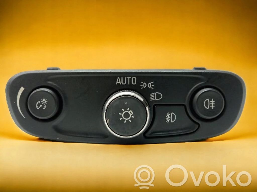Opel Insignia B Light switch 