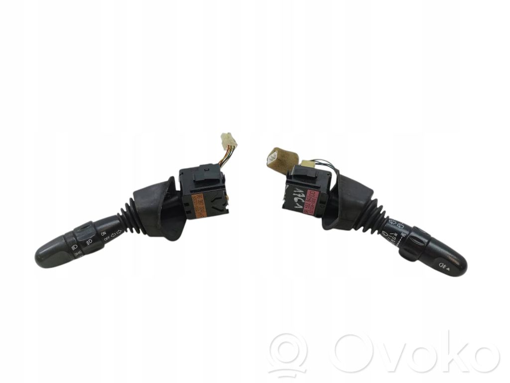Chevrolet Nubira Interruptor/palanca de limpiador de luz de giro 