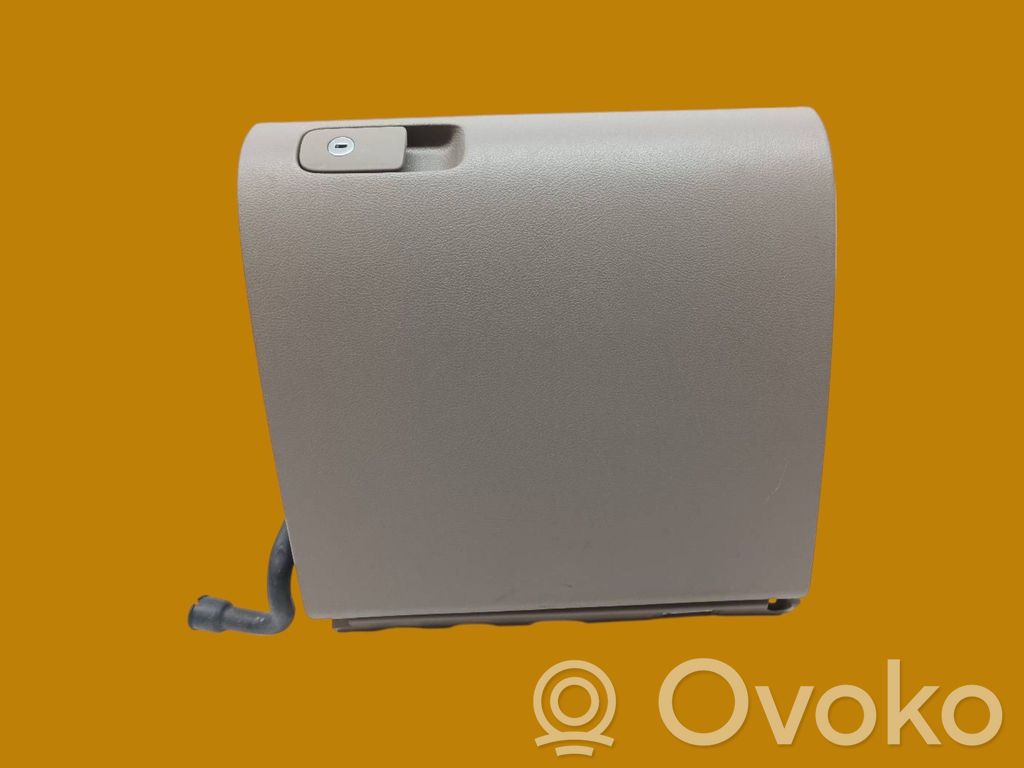 Volkswagen Golf Plus Glove box 