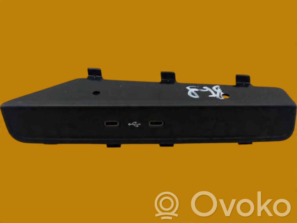 Skoda Octavia Mk4 AUX in-socket connector 