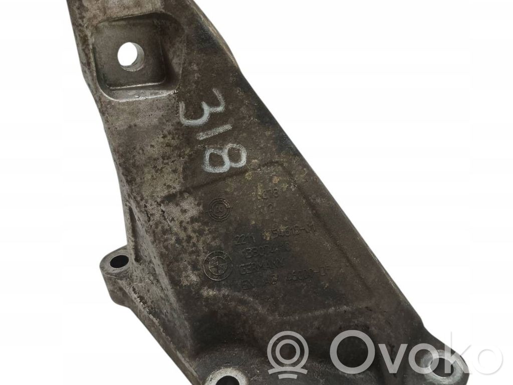 BMW 7 E65 E66 Kita variklio skyriaus detalė 