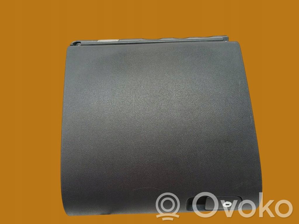 Volkswagen Golf V Glove box 