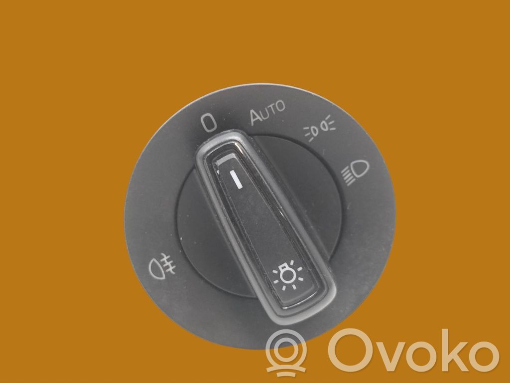Skoda Fabia Mk3 (NJ) Interruptor de luz 