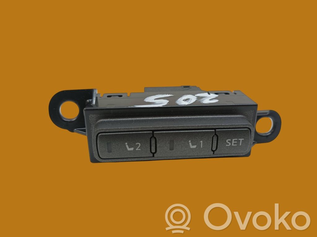 Infiniti Q50 Seat control switch 