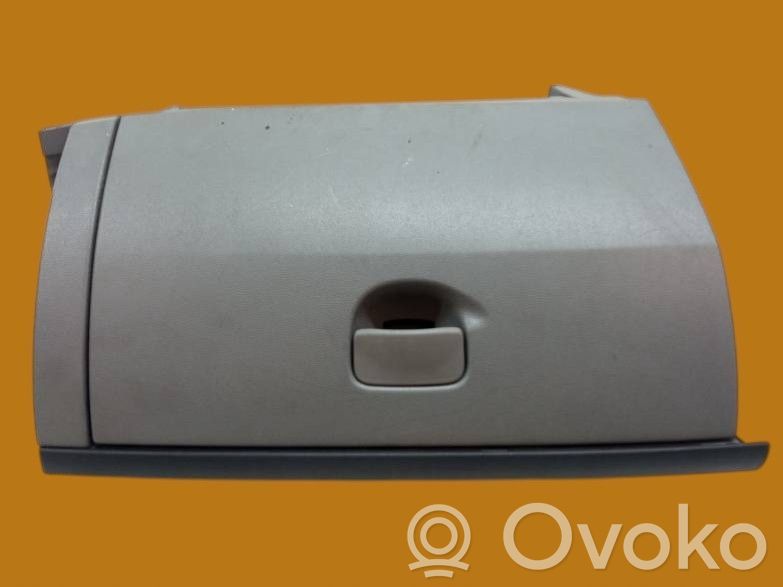 Renault Clio III Glove box 