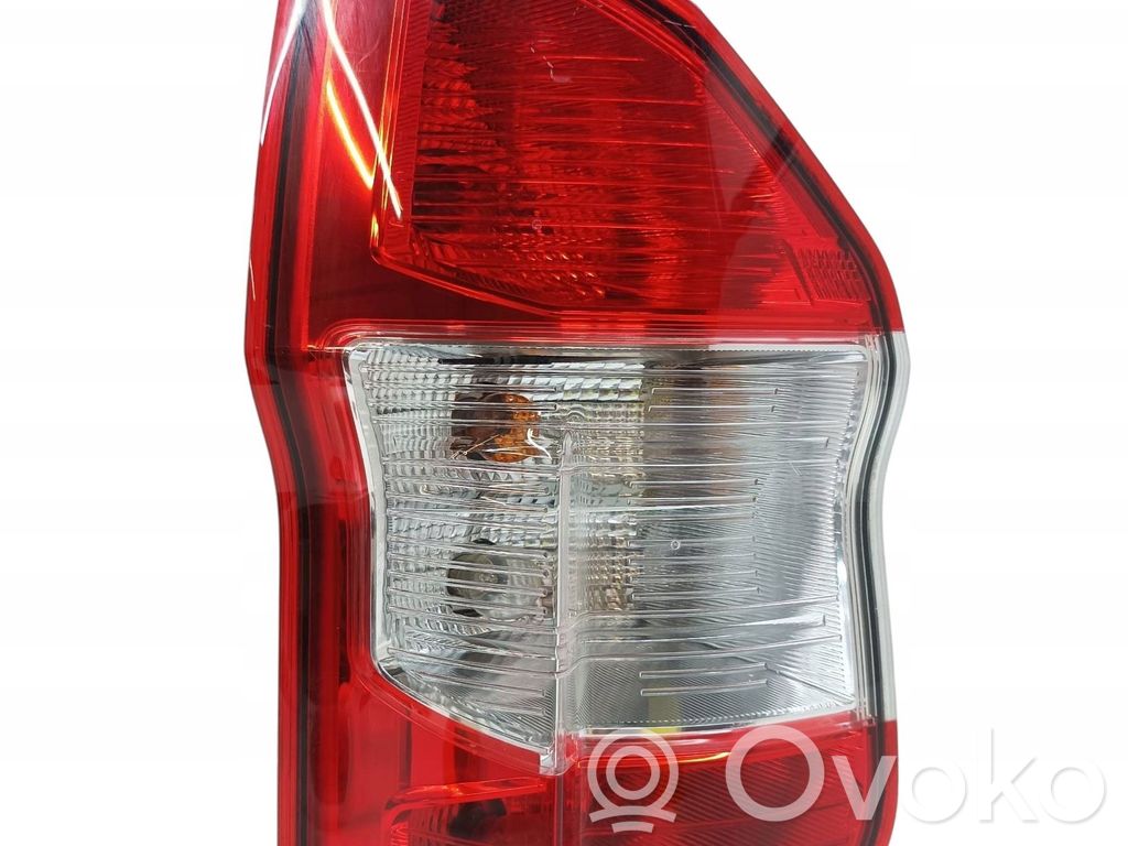 Ford Turneo Courier Aizmugurējais lukturis virsbūvē 