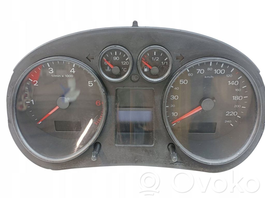 Audi A2 Geschwindigkeitsmesser Cockpit 