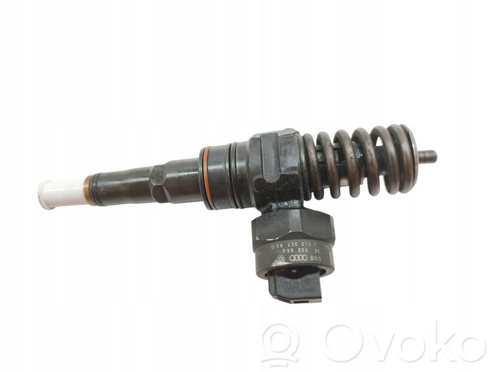 Volkswagen PASSAT B5 Wtryskiwacz paliwa 