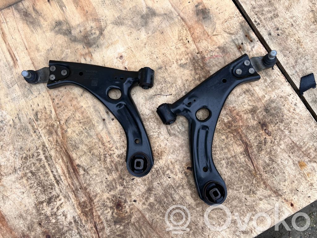 Volvo XC40 Querlenker Achsschenkel vorne 