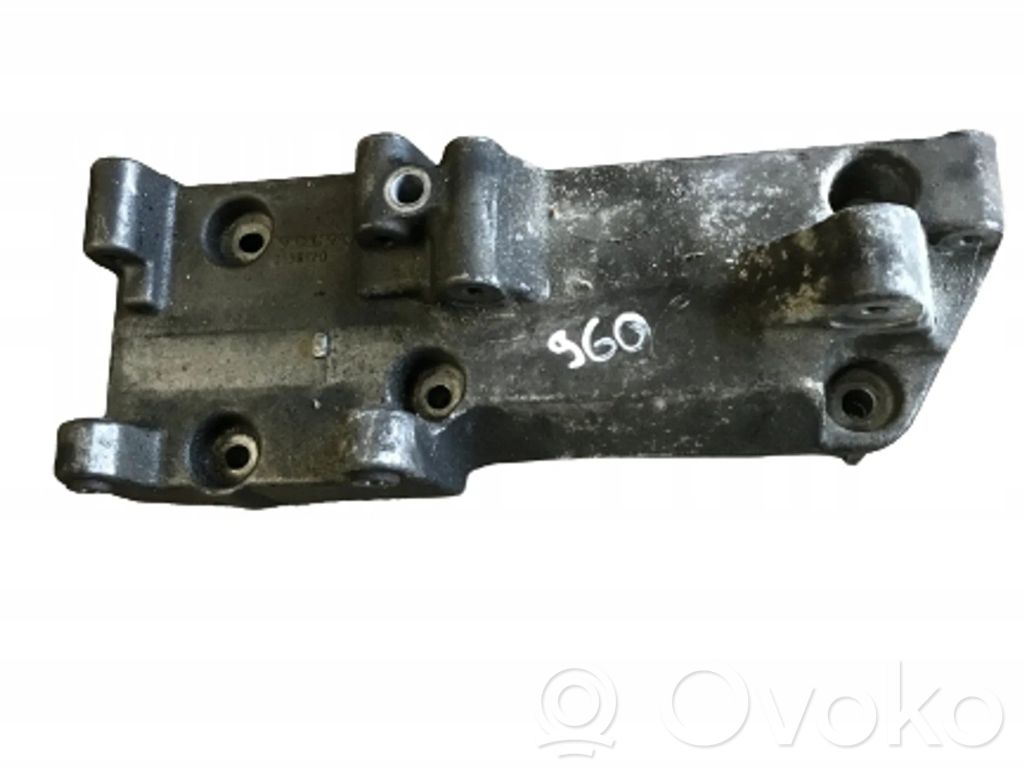 Volvo 960 Engine mounting bracket 