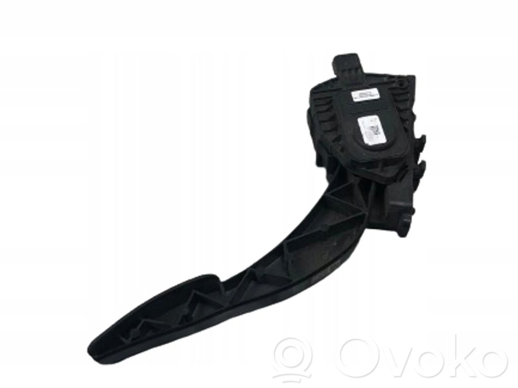 Accelerator throttle pedal